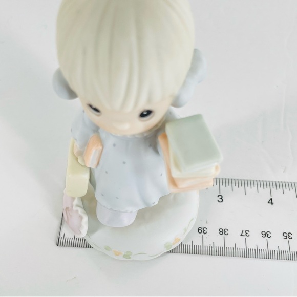 Precious Moments Grow in Grace Age 5 - Picture 2 of 4